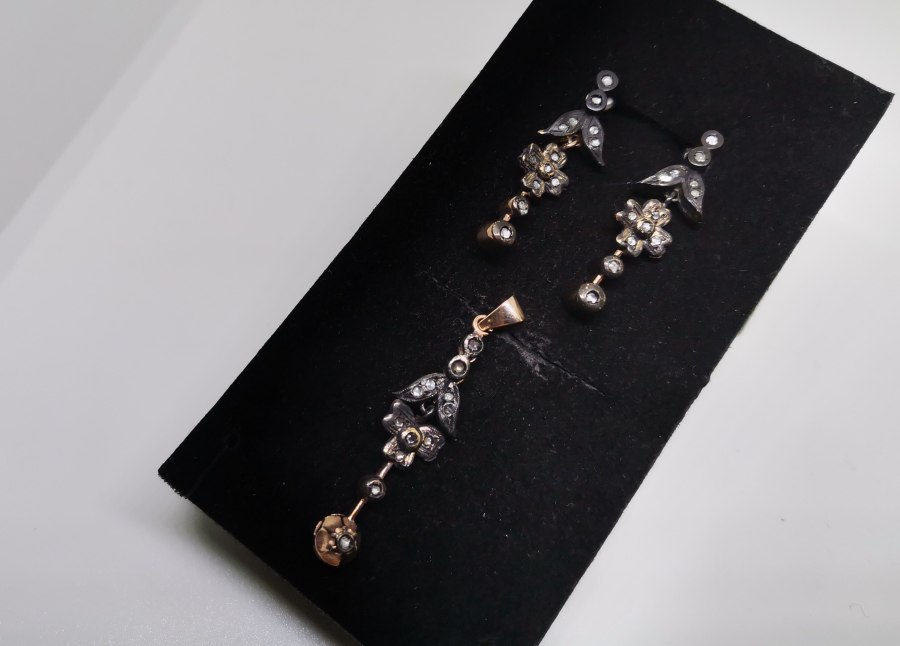 ZÜMRÜT VE ELMAS TAŞLI KOLYE KÜPE TAKIMI