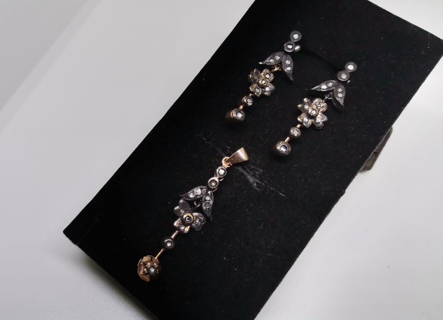 ZÜMRÜT VE ELMAS TAŞLI KOLYE KÜPE TAKIMI