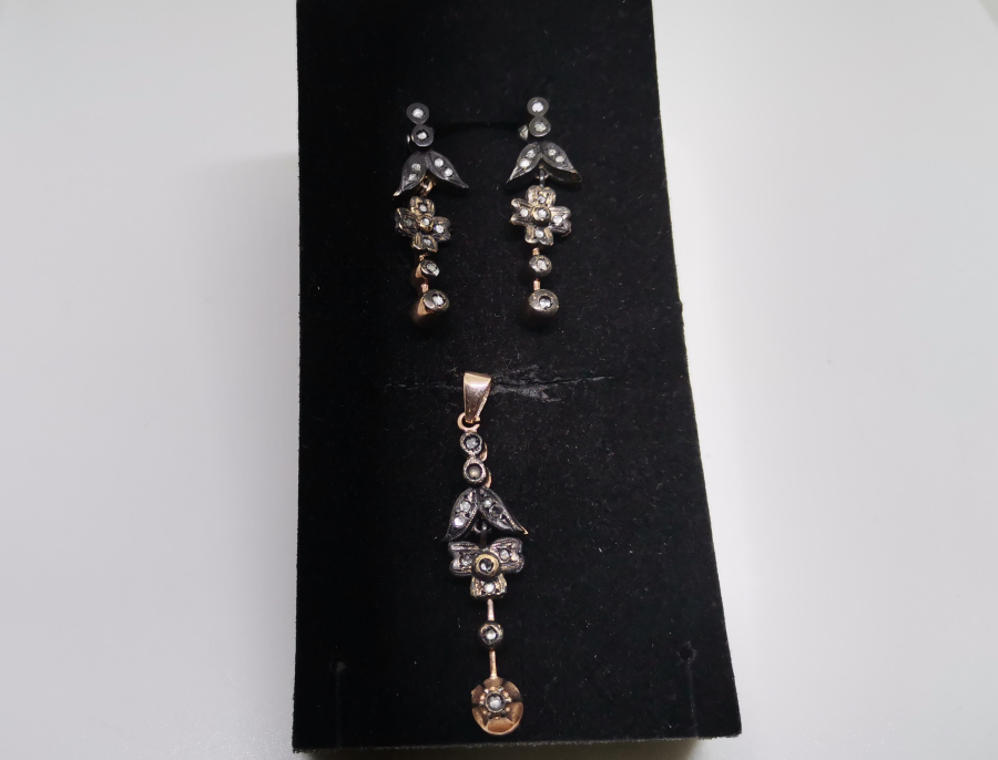 ZÜMRÜT VE ELMAS TAŞLI KOLYE KÜPE TAKIMI