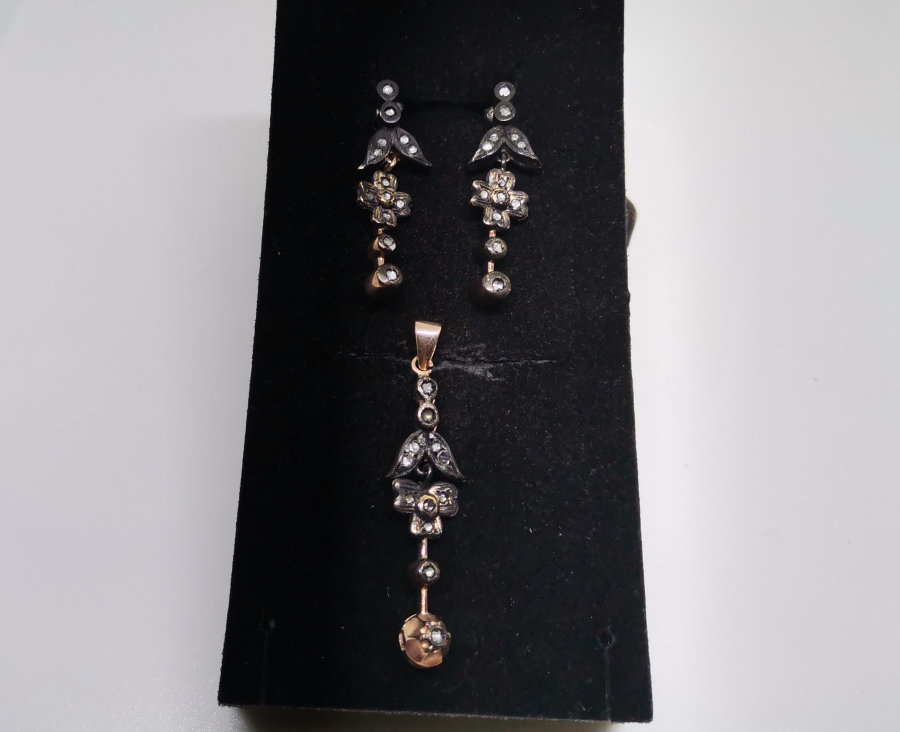 ZÜMRÜT VE ELMAS TAŞLI KOLYE KÜPE TAKIMI