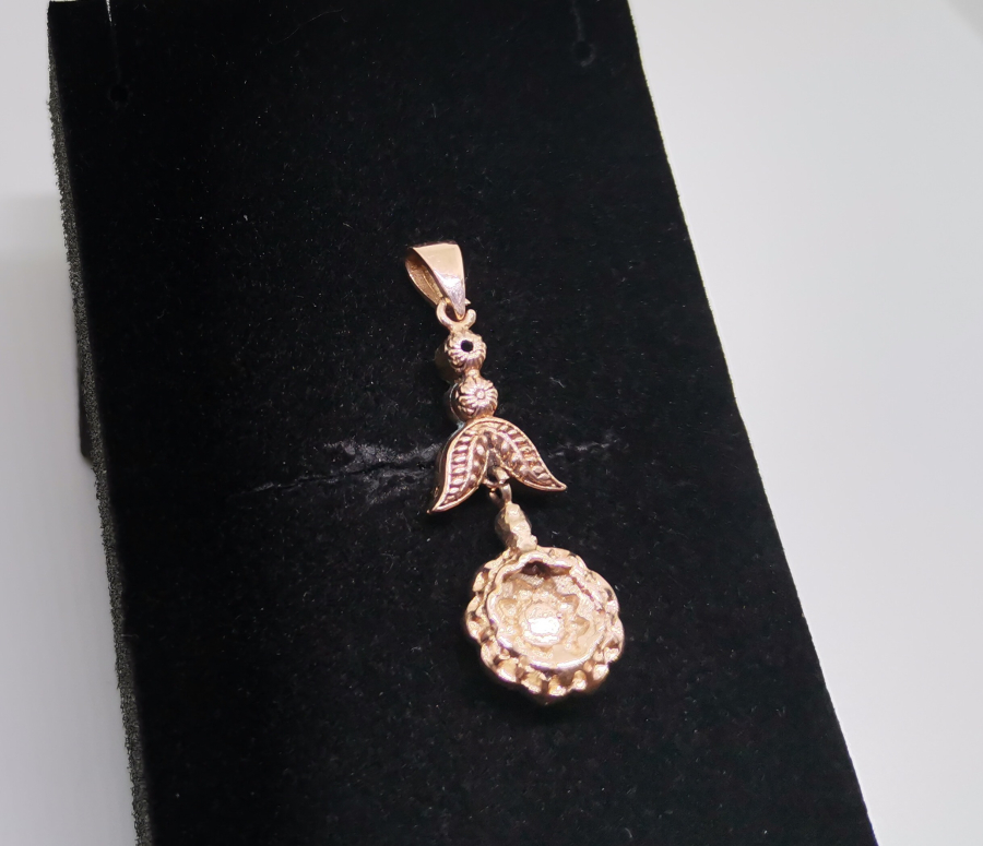 ELMAS TAŞLI GÜL MODELİ KOLYE UCU