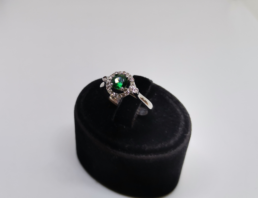 ZÜMRÜT VE PIRLANTA TAŞLI KOÇ BAŞI MODELİ YÜZÜK