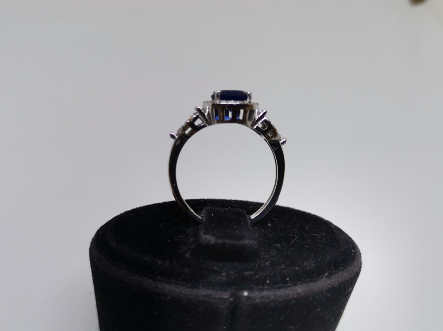 SAFİR VE PIRLANTA TAŞLI BÜYÜK TEKTAŞ MODELİ YÜZÜK