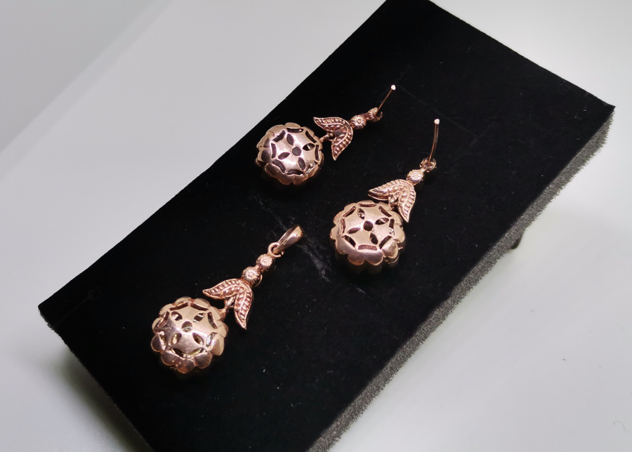 ELMAS VE ZÜMRÜT TAŞLI KOLYE KÜPE TAKIMI