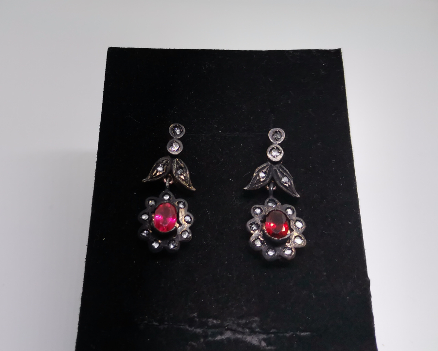 ELMAS VE YAKUT TAŞLI KÜPE TAKIMI