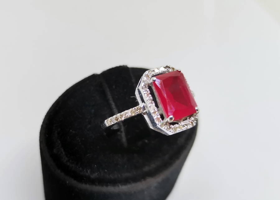 YAKUT VE PIRLANTA TAŞLI TAM TUR FRANSIZ MEKİĞİ MODEL YÜZÜK