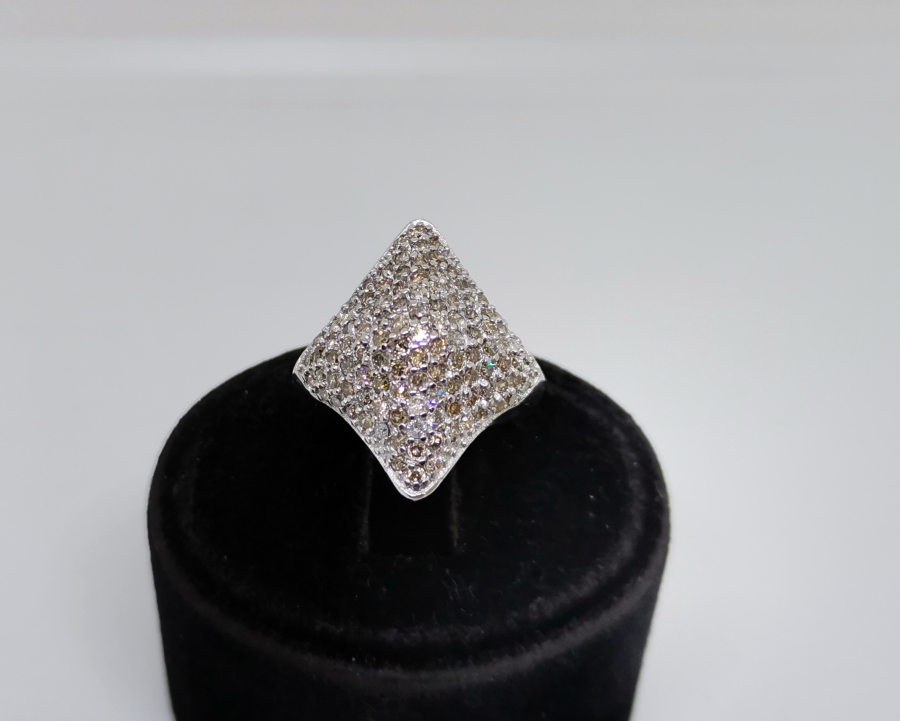 PIRLANTA TAŞLI ROMA KALKANI MODELİ YÜZÜK