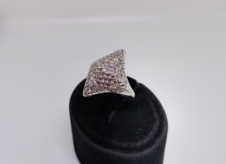 PIRLANTA TAŞLI ROMA KALKANI MODELİ YÜZÜK