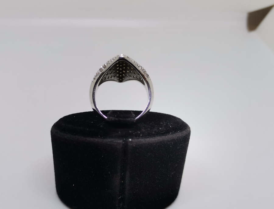 PIRLANTA TAŞLI ROMA KALKANI MODELİ YÜZÜK