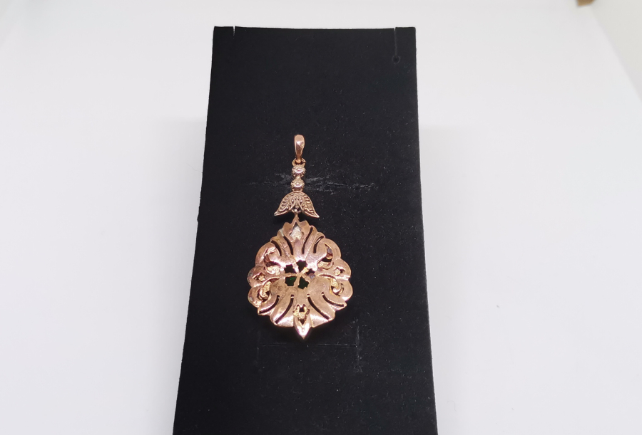 PIRLANTA TAŞLI ROMA KALKANI MODELİ YÜZÜK