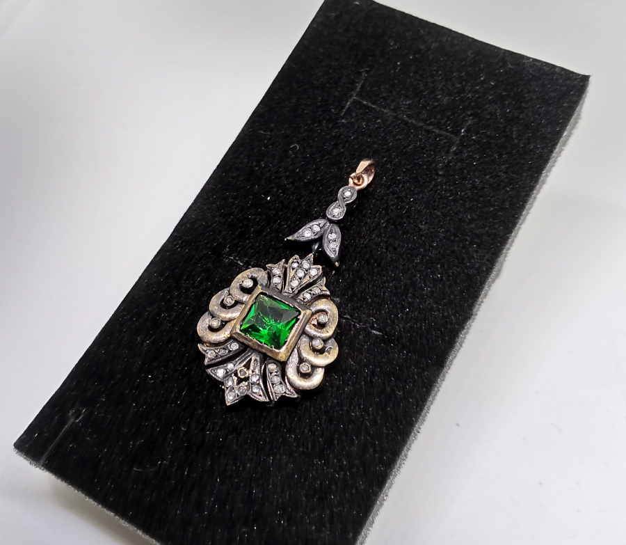 ELMAS VE ZÜMRÜT TAŞLI HÜRREM MODEL KOLYE UCU