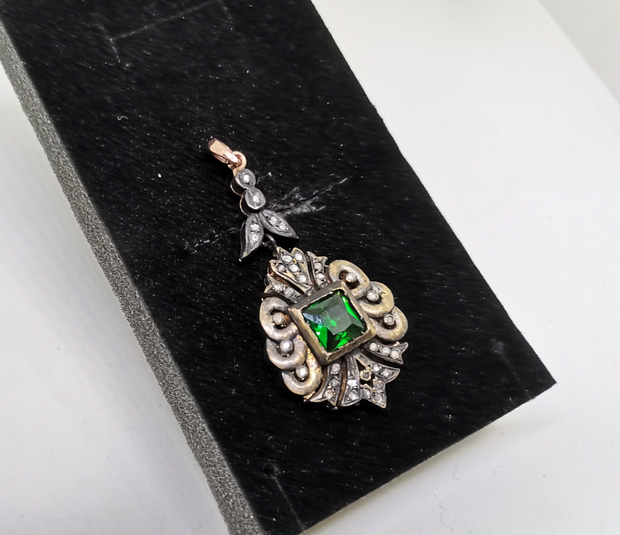 ELMAS VE ZÜMRÜT TAŞLI HÜRREM MODEL KOLYE UCU