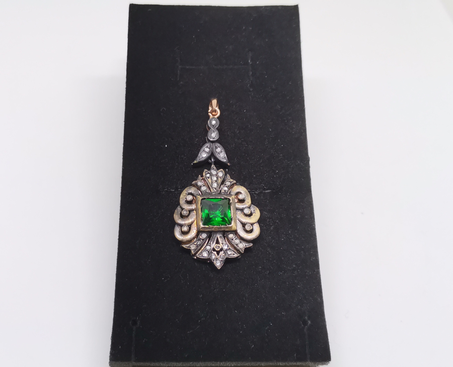 ELMAS VE ZÜMRÜT TAŞLI HÜRREM MODEL KOLYE UCU