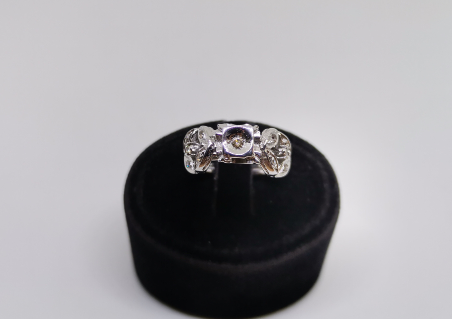 PIRLANTA TAŞLI YONCA YAPRAĞI MODELİ YÜZÜK