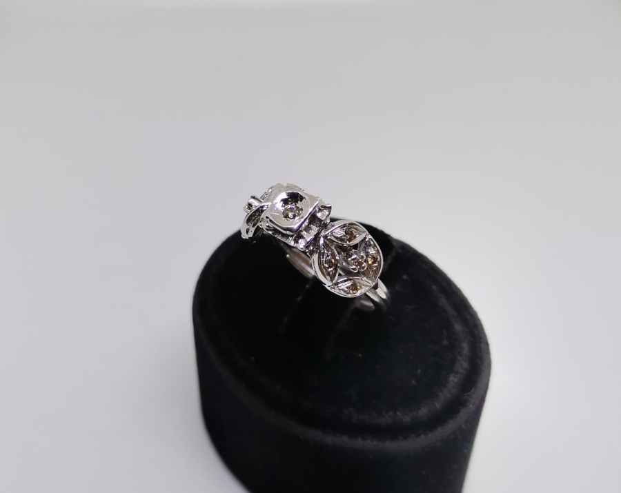 PIRLANTA TAŞLI YONCA YAPRAĞI MODELİ YÜZÜK