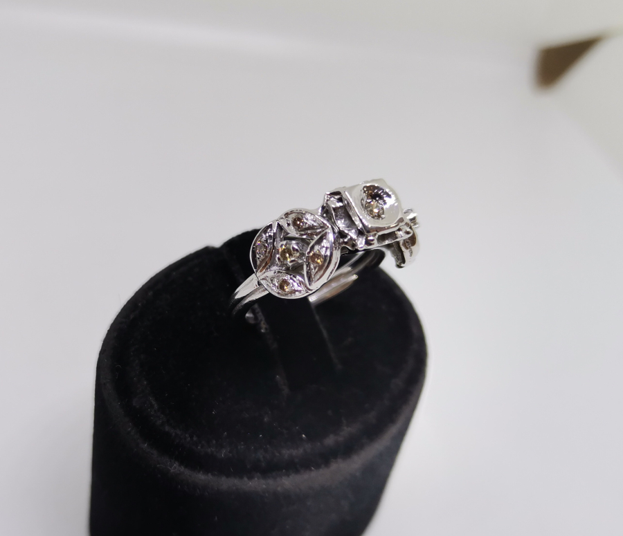 PIRLANTA TAŞLI YONCA YAPRAĞI MODELİ YÜZÜK