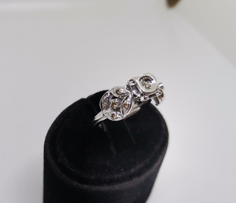 PIRLANTA TAŞLI YONCA YAPRAĞI MODELİ YÜZÜK