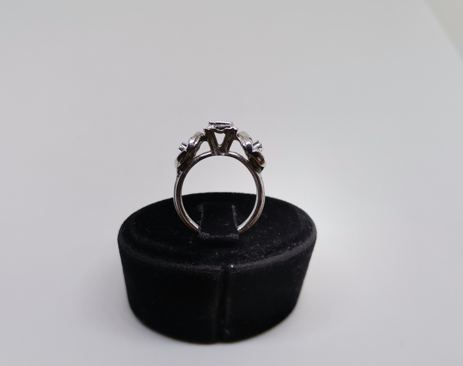 PIRLANTA TAŞLI YONCA YAPRAĞI MODELİ YÜZÜK