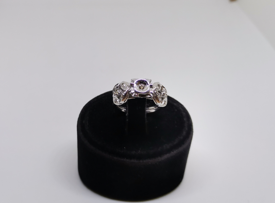 PIRLANTA TAŞLI YONCA YAPRAĞI MODELİ YÜZÜK