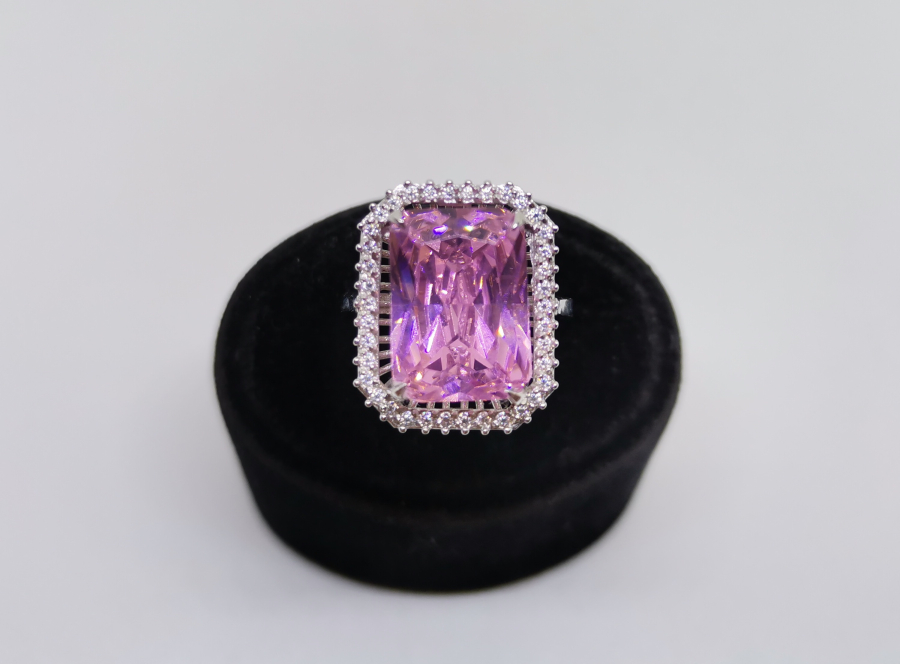 PEMBE KUVARS VE PIRLANTA TAŞLI HÜRREM MODEL YÜZÜK