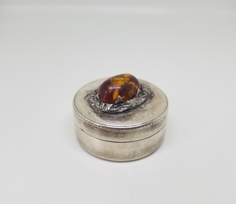 DAMLA KEHRİBARLI OSMANLI DÖNEMİ GÜMÜŞ KAPAKLI KUTU