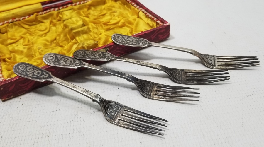 OSMANLI DÖNEMİ KUTUSUNDA SAVATLI GÜMÜŞ ÇATAL TAKIMI