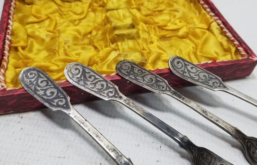 OSMANLI DÖNEMİ KUTUSUNDA SAVATLI GÜMÜŞ ÇATAL TAKIMI