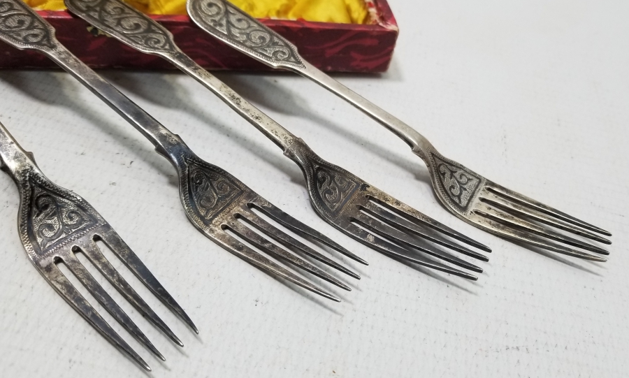 OSMANLI DÖNEMİ KUTUSUNDA SAVATLI GÜMÜŞ ÇATAL TAKIMI