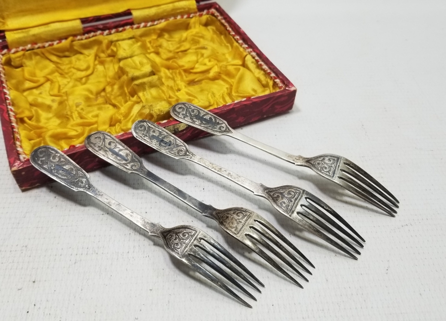 OSMANLI DÖNEMİ KUTUSUNDA SAVATLI GÜMÜŞ ÇATAL TAKIMI