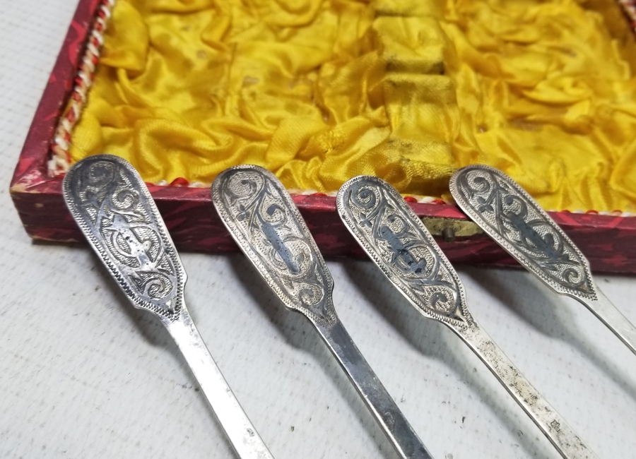 OSMANLI DÖNEMİ KUTUSUNDA SAVATLI GÜMÜŞ ÇATAL TAKIMI