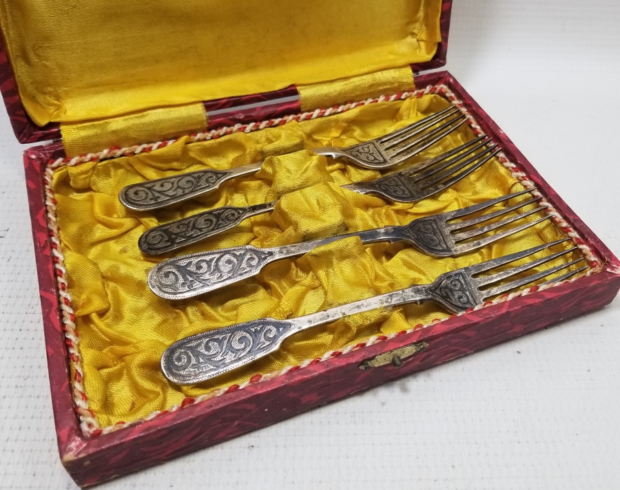 OSMANLI DÖNEMİ KUTUSUNDA SAVATLI GÜMÜŞ ÇATAL TAKIMI