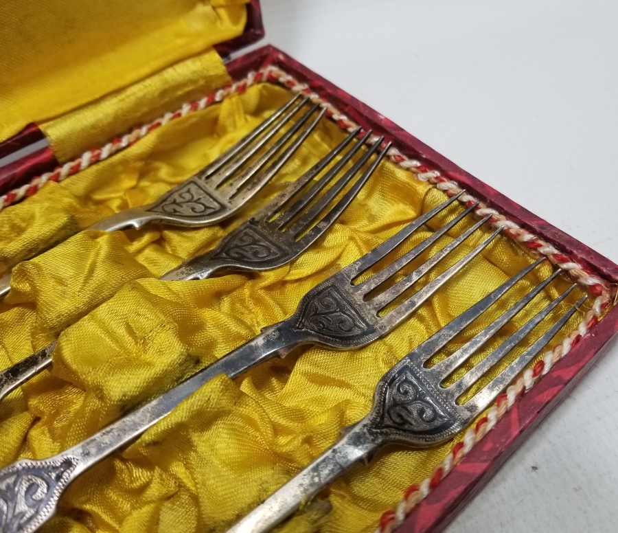 OSMANLI DÖNEMİ KUTUSUNDA SAVATLI GÜMÜŞ ÇATAL TAKIMI