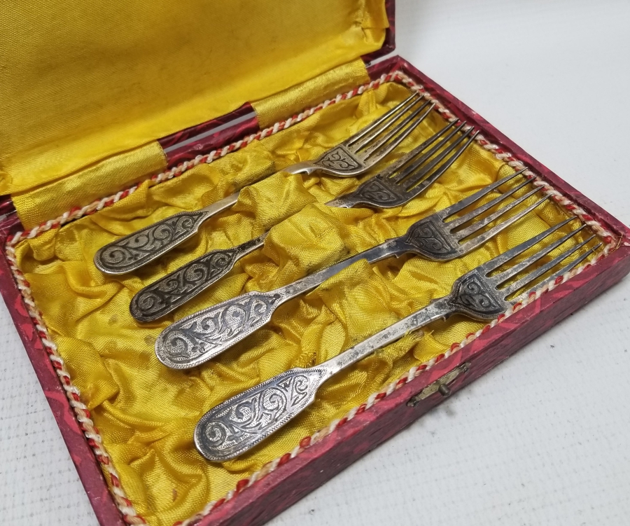 OSMANLI DÖNEMİ KUTUSUNDA SAVATLI GÜMÜŞ ÇATAL TAKIMI