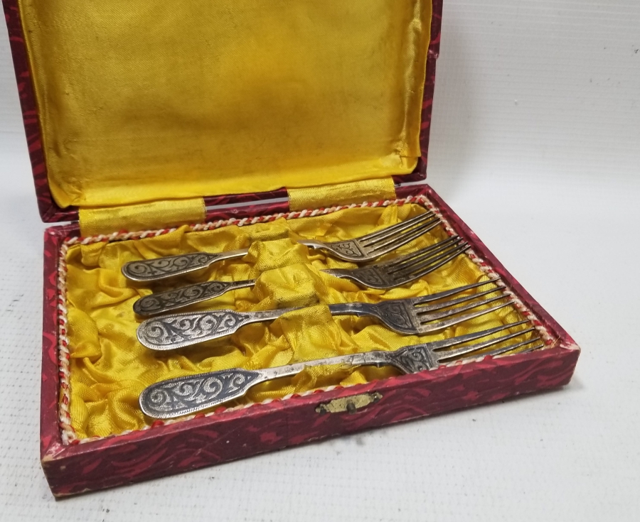 OSMANLI DÖNEMİ KUTUSUNDA SAVATLI GÜMÜŞ ÇATAL TAKIMI