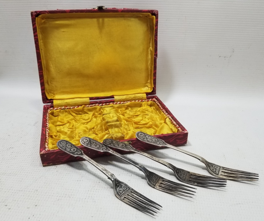 OSMANLI DÖNEMİ KUTUSUNDA SAVATLI GÜMÜŞ ÇATAL TAKIMI