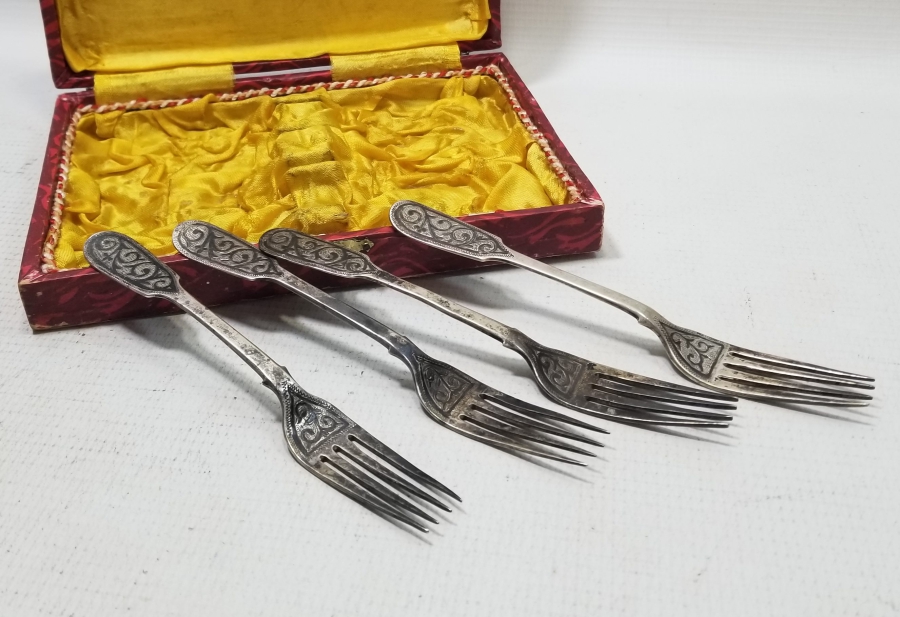 OSMANLI DÖNEMİ KUTUSUNDA SAVATLI GÜMÜŞ ÇATAL TAKIMI