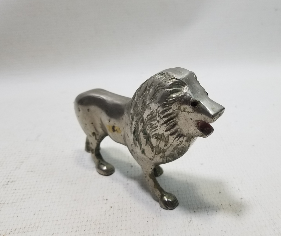 KABARTMA İŞÇİLİKLİ ANTİKA METAL ASLAN FİGÜRÜ