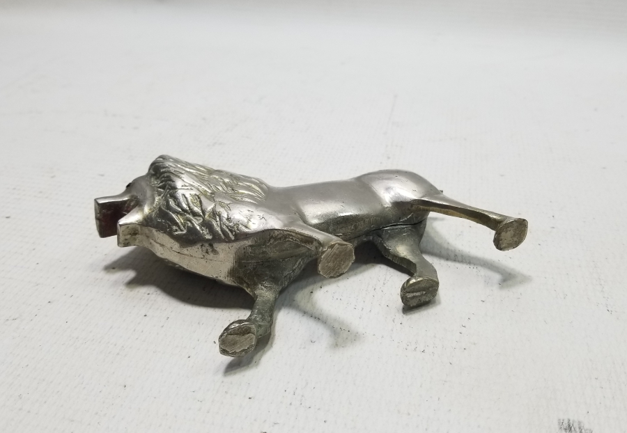 KABARTMA İŞÇİLİKLİ ANTİKA METAL ASLAN FİGÜRÜ