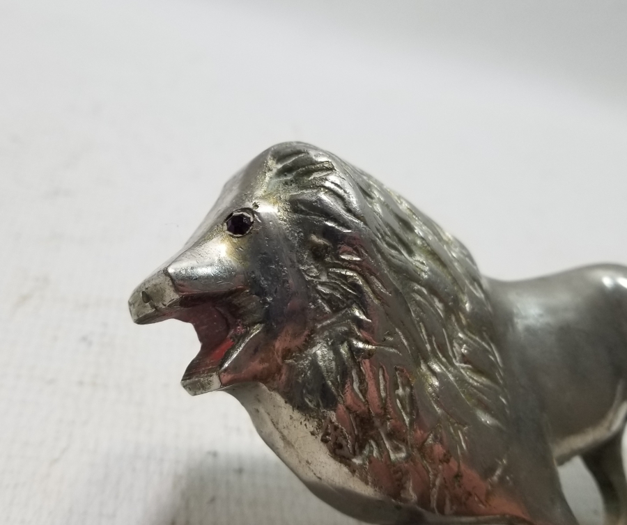 KABARTMA İŞÇİLİKLİ ANTİKA METAL ASLAN FİGÜRÜ