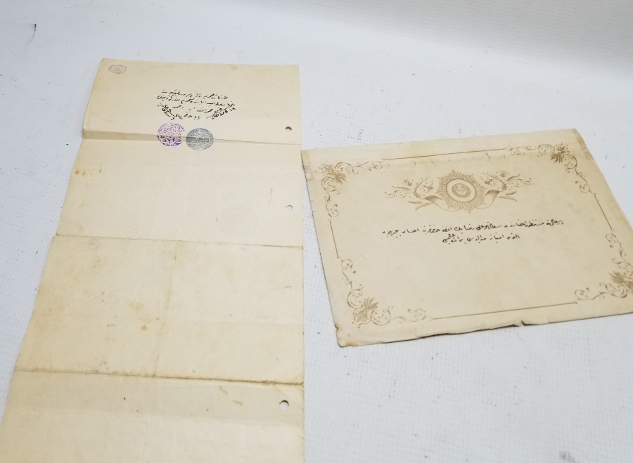 ECZACI ALİ BEY'E VERİLEN ALTIN İMTİYAZ MADALYASININ EMİR BERATI VE ZARFI