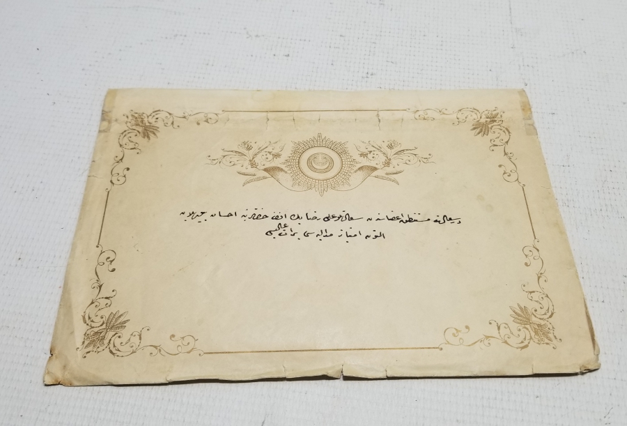 ECZACI ALİ BEY'E VERİLEN ALTIN İMTİYAZ MADALYASININ EMİR BERATI VE ZARFI