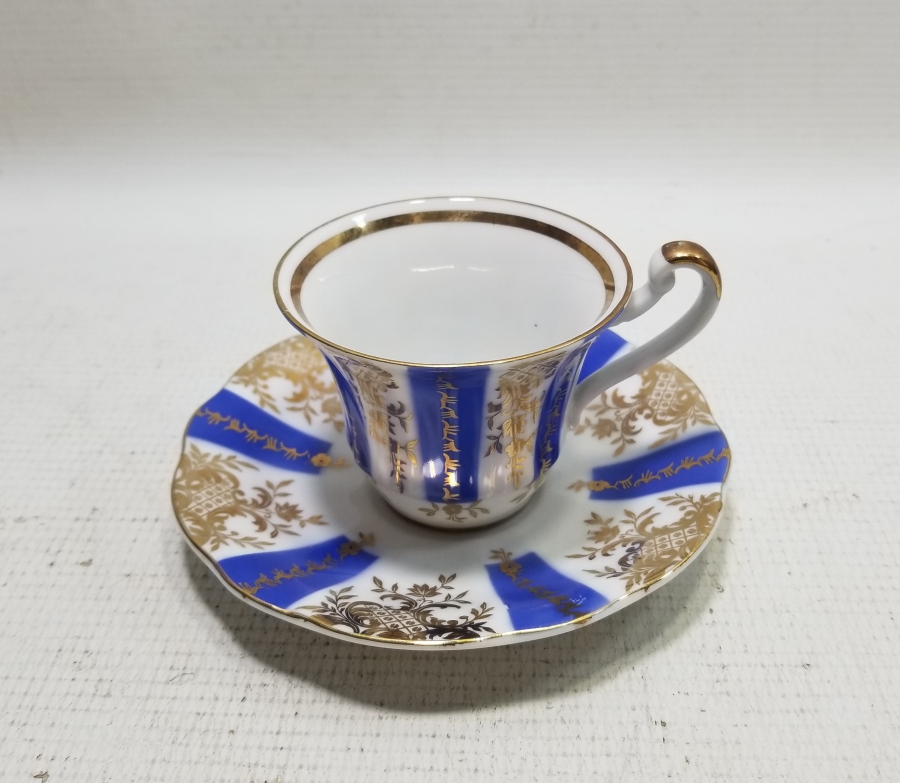 ÜZERİ ALTIN VARAKLI ANTİKA PORSELEN KAHVE FİNCANI