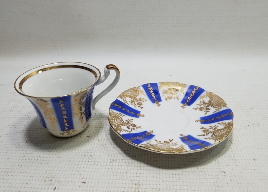 ÜZERİ ALTIN VARAKLI ANTİKA PORSELEN KAHVE FİNCANI