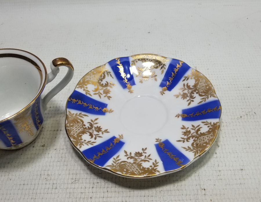 ÜZERİ ALTIN VARAKLI ANTİKA PORSELEN KAHVE FİNCANI