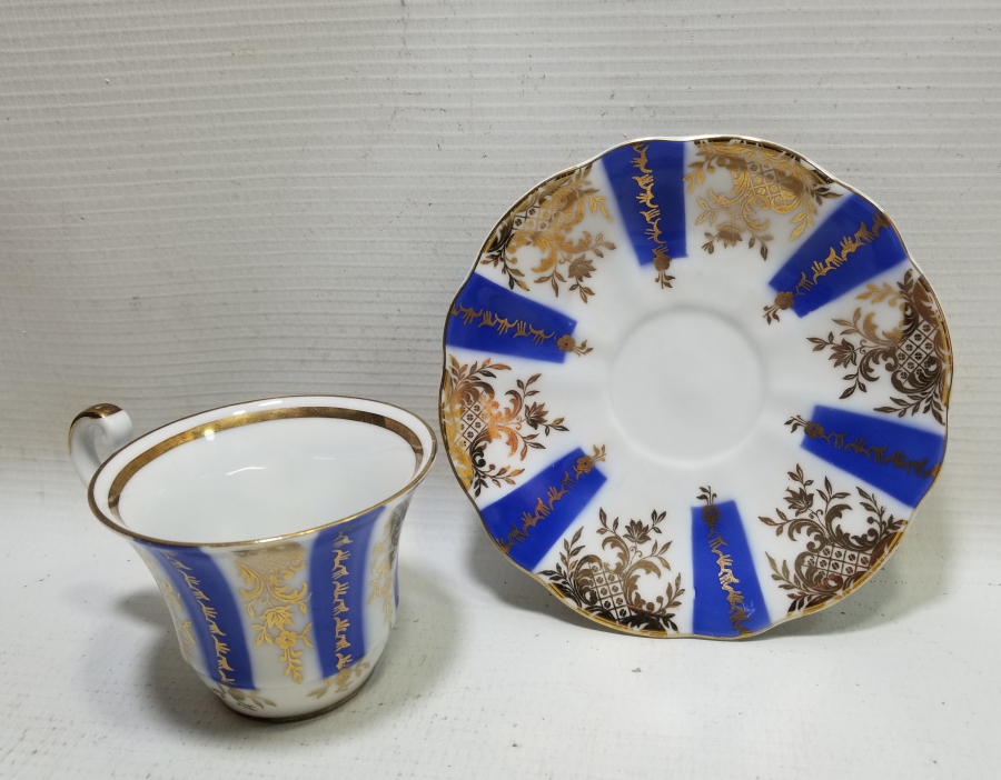 ÜZERİ ALTIN VARAKLI ANTİKA PORSELEN KAHVE FİNCANI