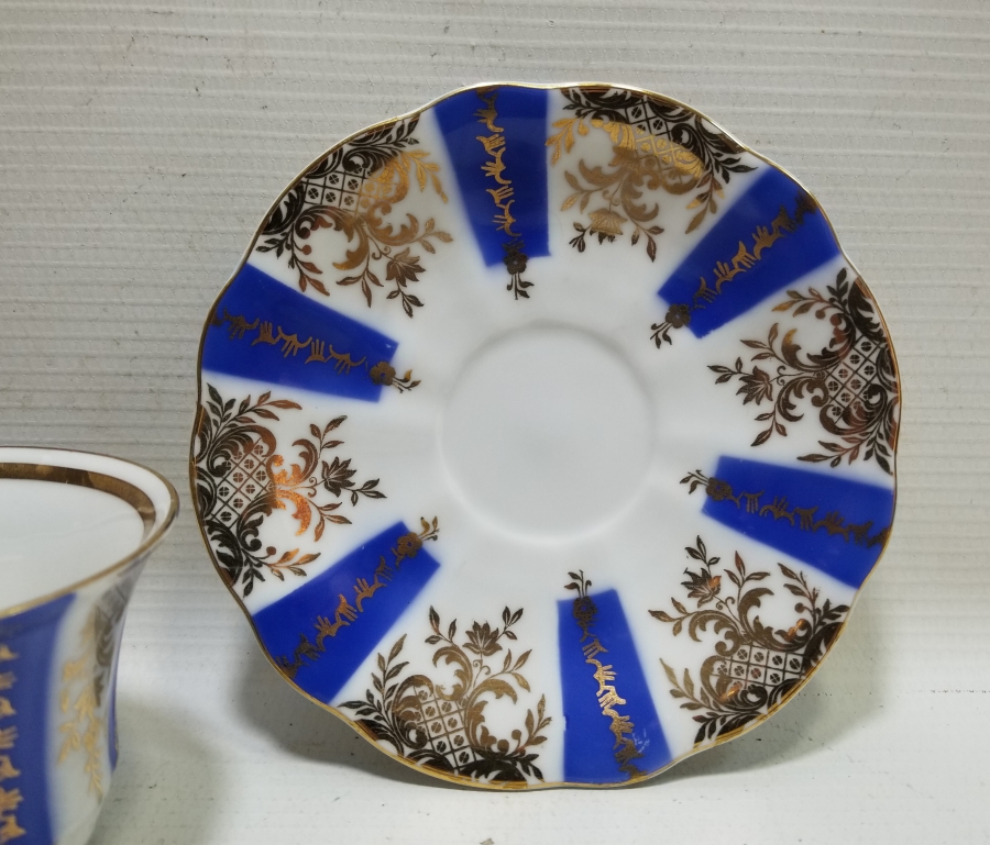 ÜZERİ ALTIN VARAKLI ANTİKA PORSELEN KAHVE FİNCANI