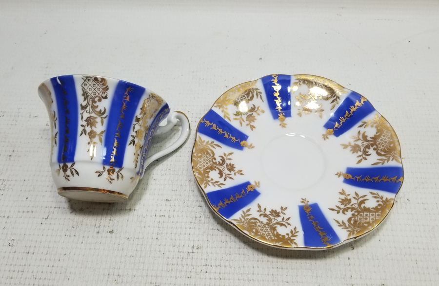 ÜZERİ ALTIN VARAKLI ANTİKA PORSELEN KAHVE FİNCANI