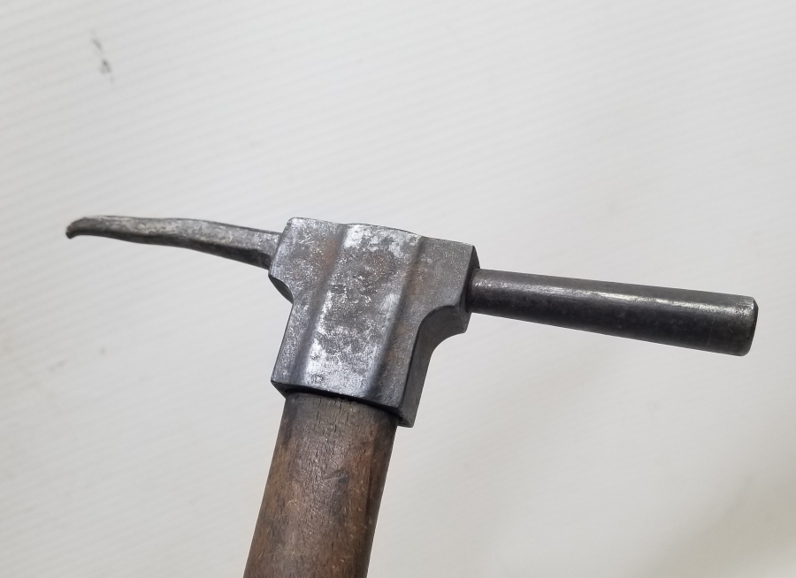 NADİR FORMDA ANTİKA ÇEKİÇ