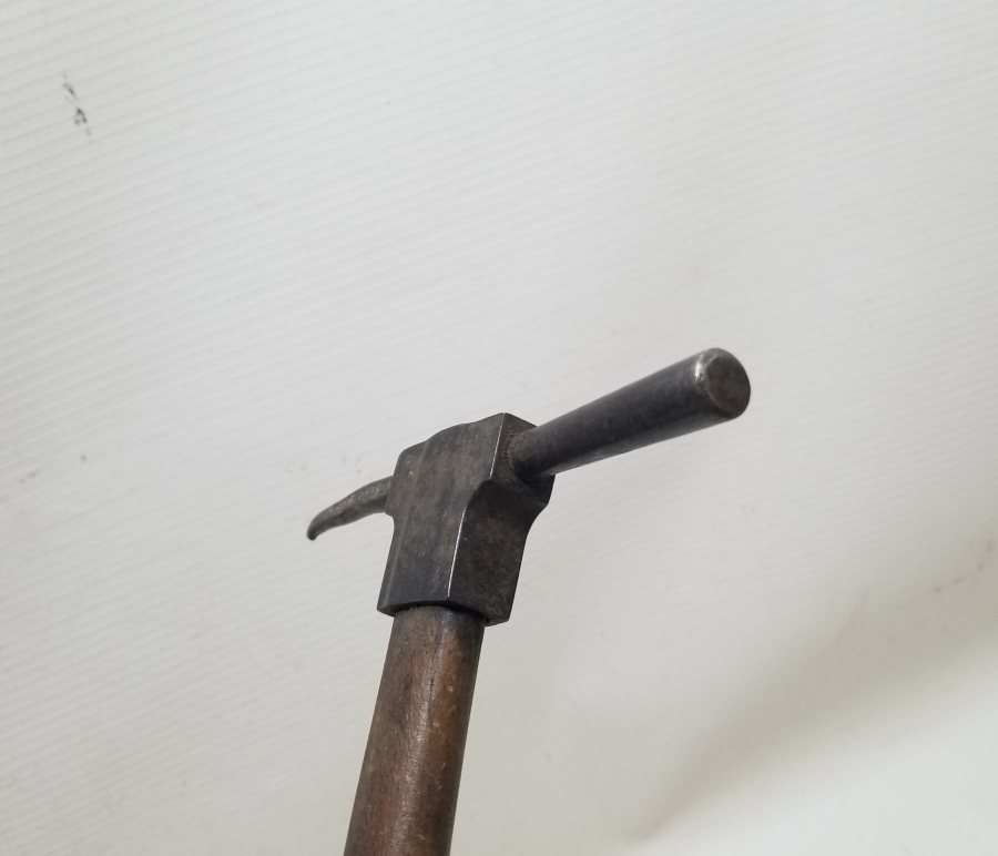 NADİR FORMDA ANTİKA ÇEKİÇ