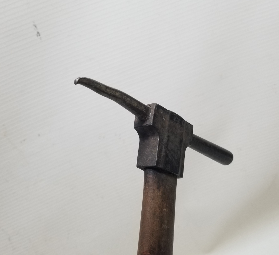 NADİR FORMDA ANTİKA ÇEKİÇ